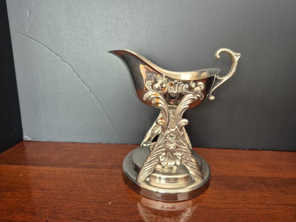 Tilting Sauce Boat w/Stand