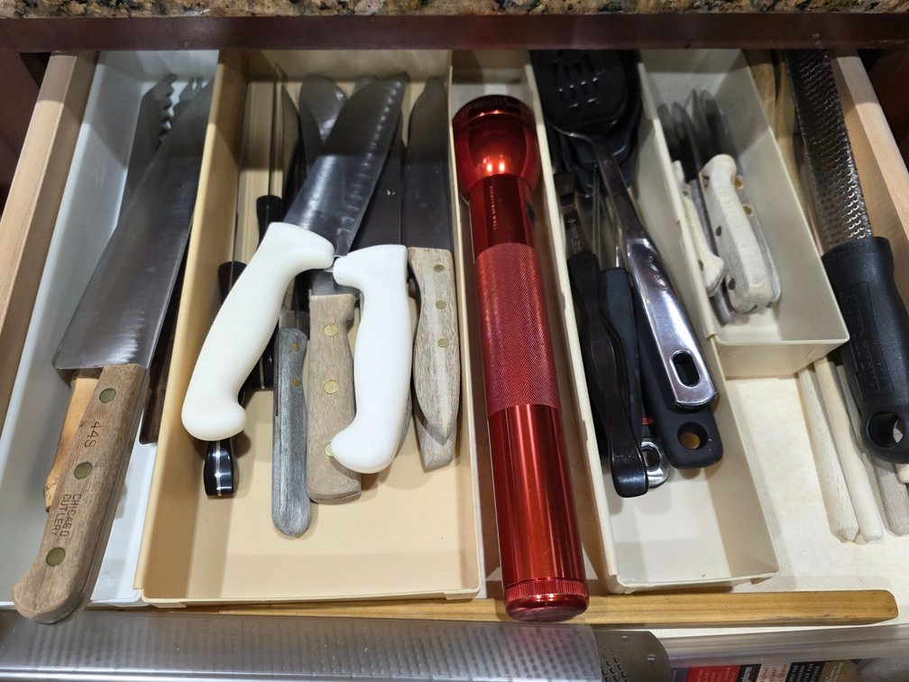 Knives/Cooking Utensils