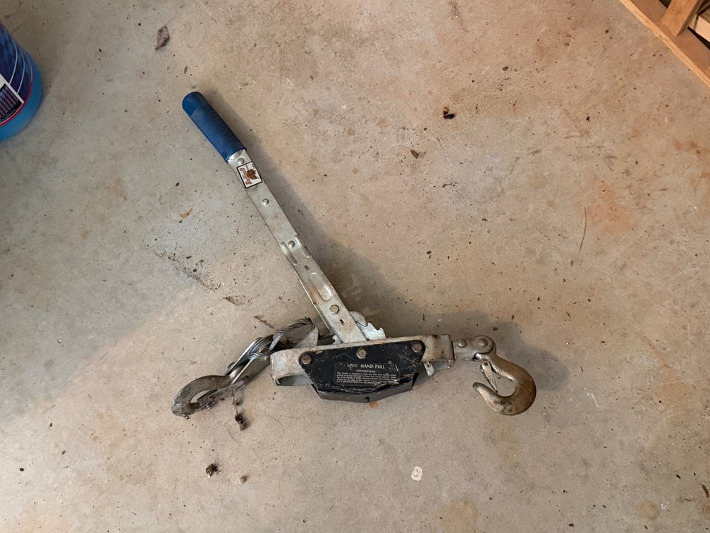 Buffalo Mini Hand Pull Ratchet Cable Hoist