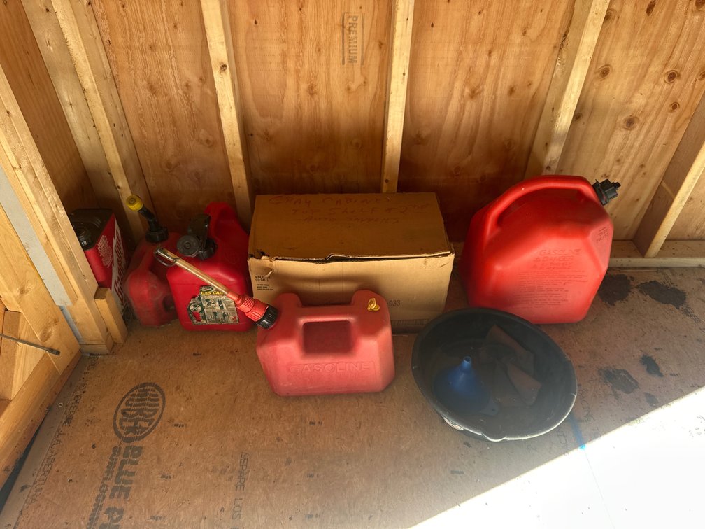 Gasoline Cans, Oil Drain Pan,Sprayer, & Automotive Fluids