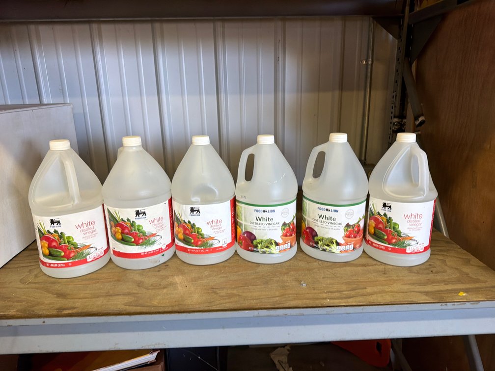 Food Lion White Distilled Vinegar 1-Gallon Jugs