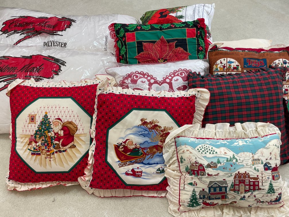 Holiday Decorative Throw Pillows and Pillow Inserts