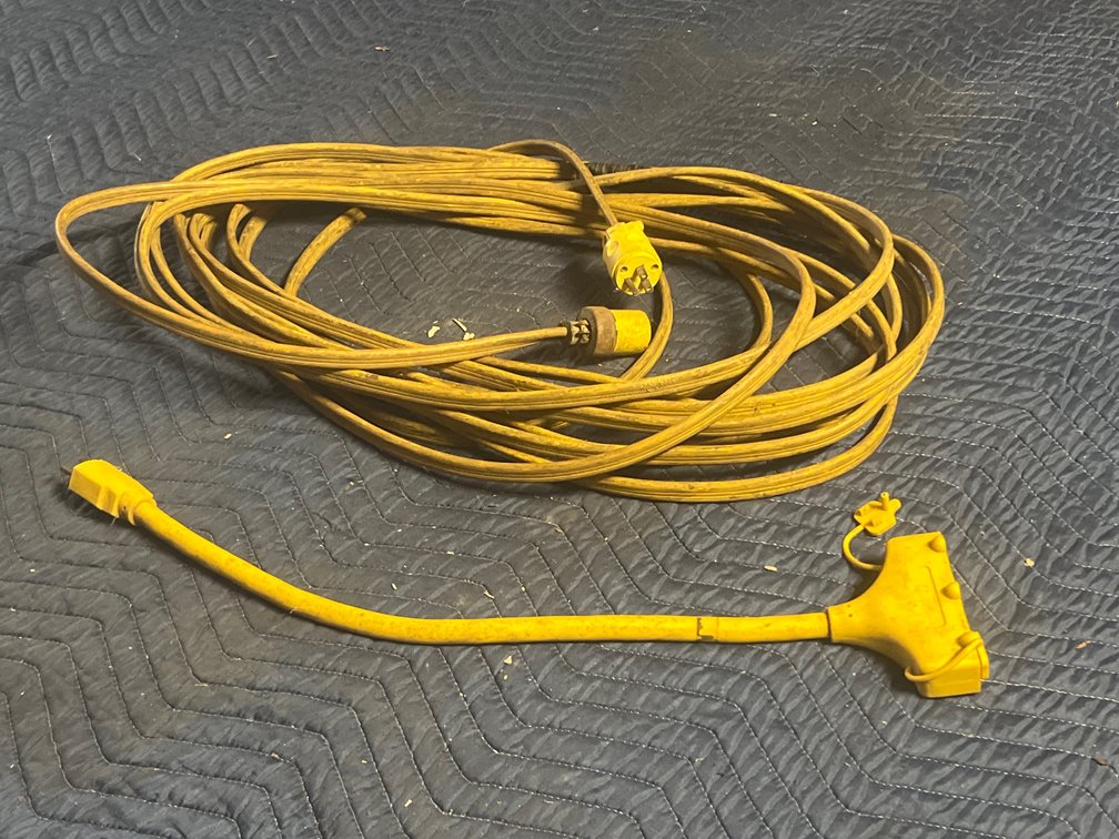 Grounded Extension Cord + 3 Outlet Extension