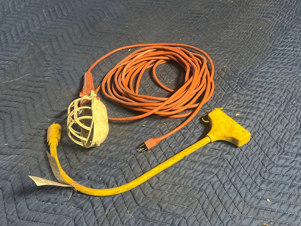 Grounded Drop Light + 3-Way Extension