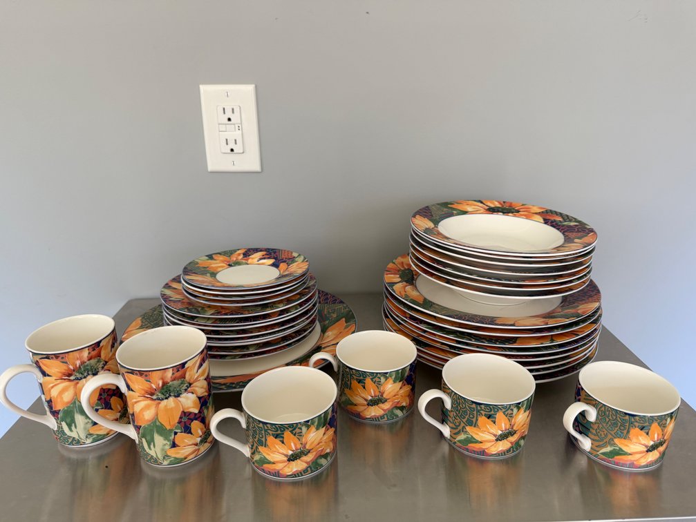 Victoria & Beale Sonata Porcelain Dinnerware Set