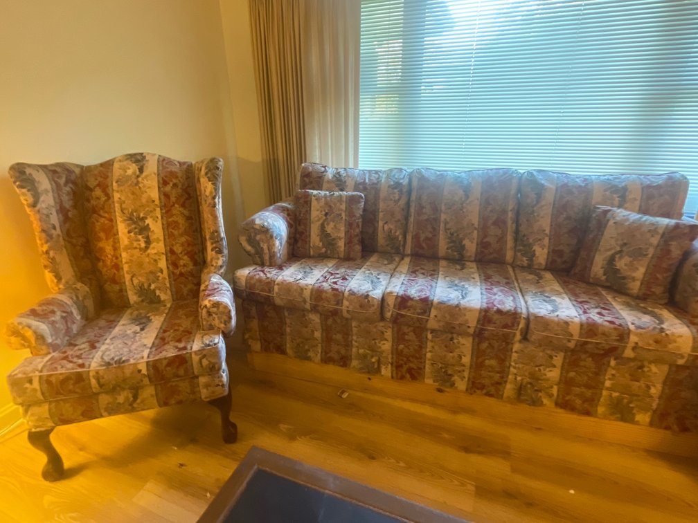 Willow Creek Furniture Floral Sofa & Chair