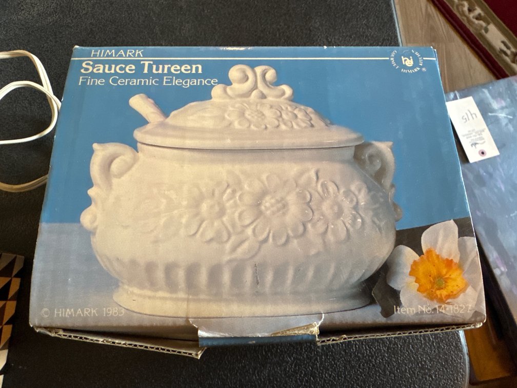 Himark Ceramic Sauce Tureen with Lid and Ladle
