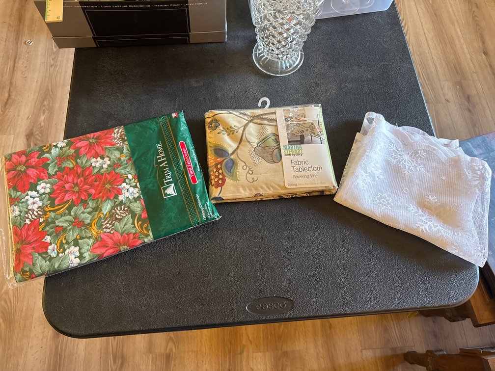Vinyl Tablecover, Fabric Tablecloth, and Lace Tablecloth