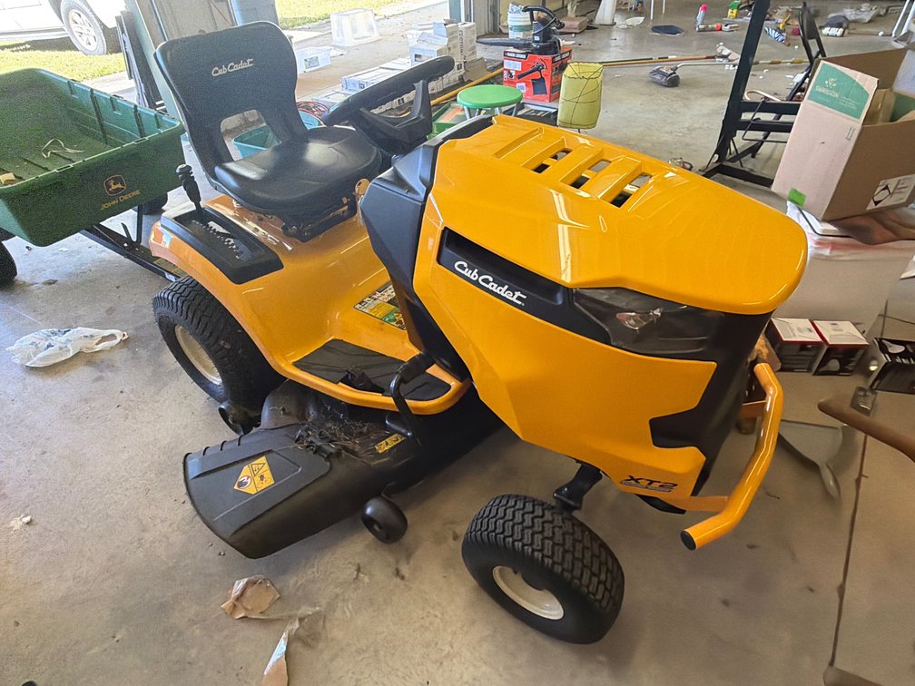 Cub Cadet XT2 Enduro Series LX46 Riding Lawn Mower