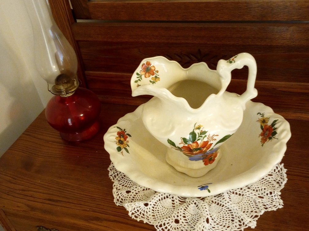 Lamp/pitcher