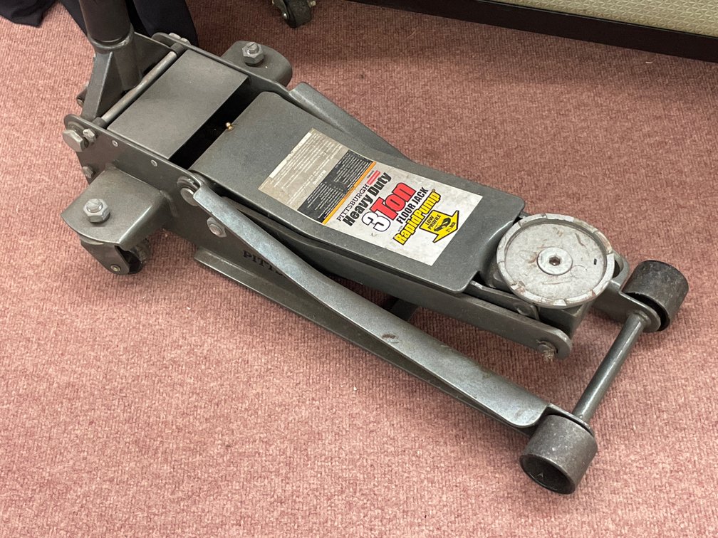 Pittsburgh Automotive 61282 3 Ton Low Profile Floor Jack
