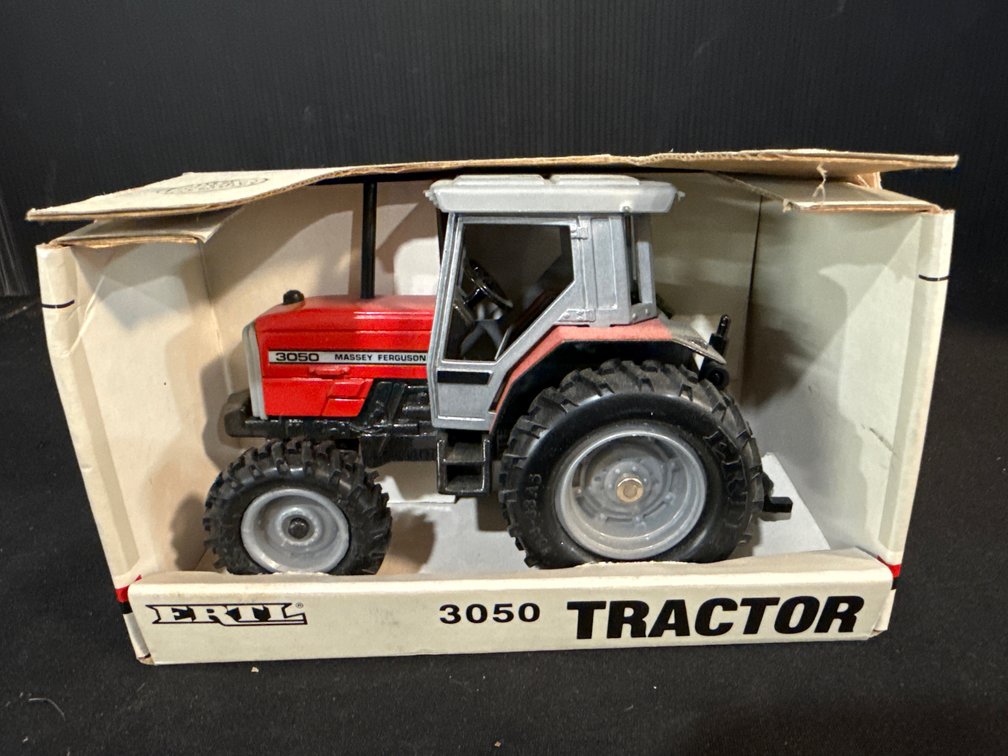ERTL Massey Ferguson 3050 1/32 Scale Die-Cast Tractor