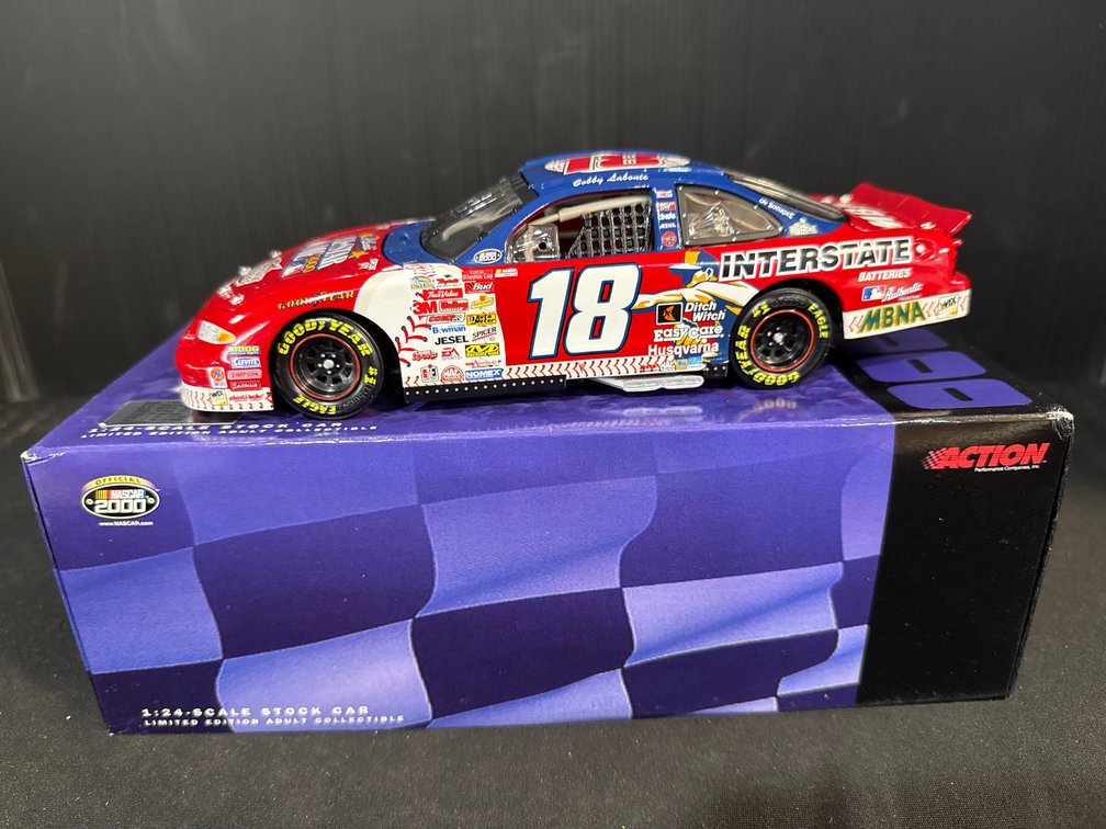 Action 1:24 Bobby Labonte #18 Pontiac Grand Prix Die-Cast Car