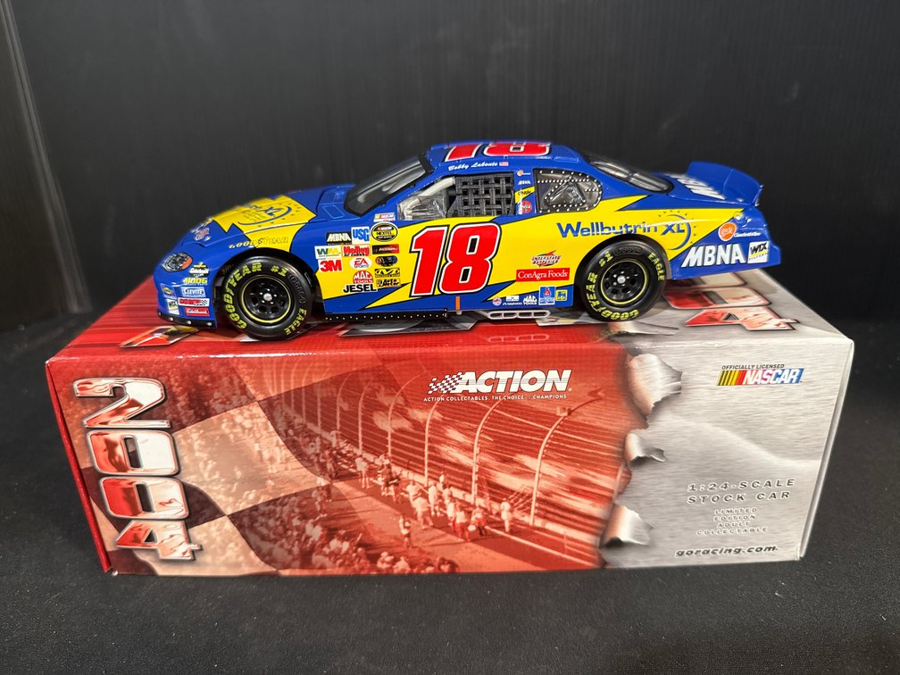Action 2004 Bobby Labonte #18 Wellbutrin XL 1:24 Stock Car