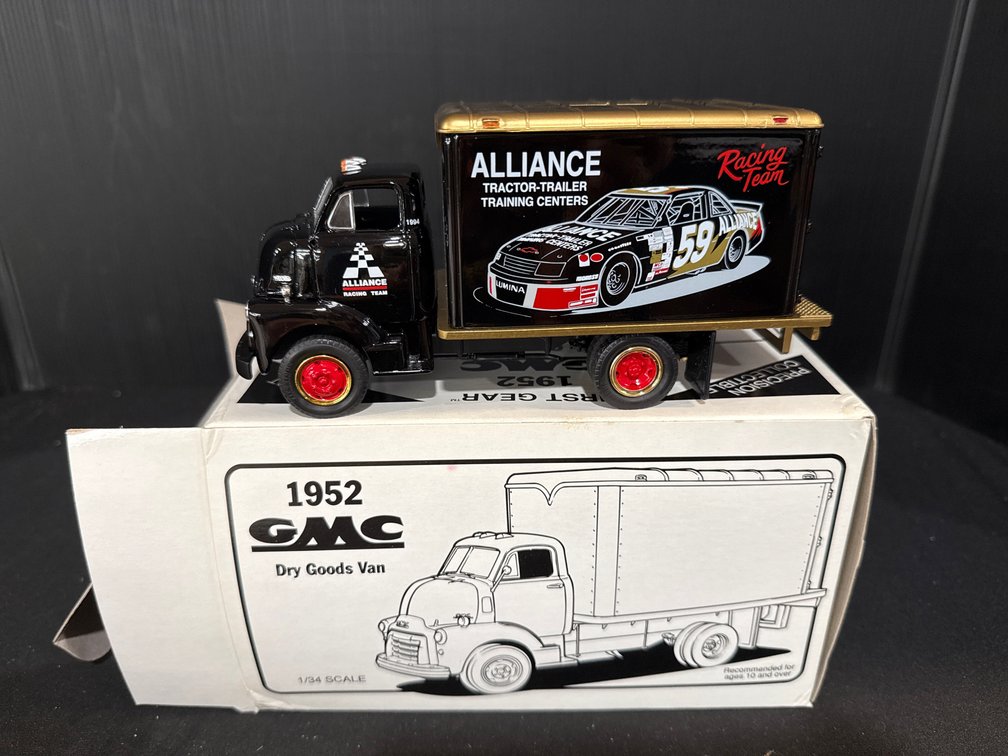 First Gear 1952 GMC Dry Goods Van 1/34 Scale Model