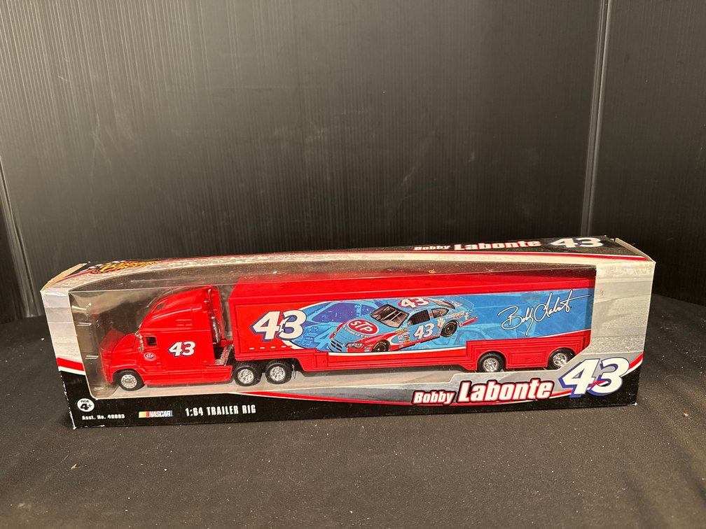 Winner's Circle NASCAR Bobby Labonte #43 1:64 Trailer Rig