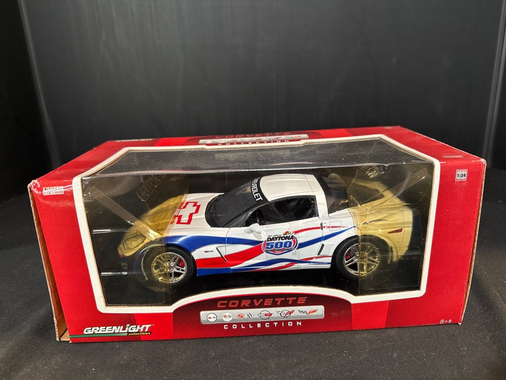 Greenlight 1:24 Scale 2007 Daytona 500 Corvette Z06 Die-Cast Car