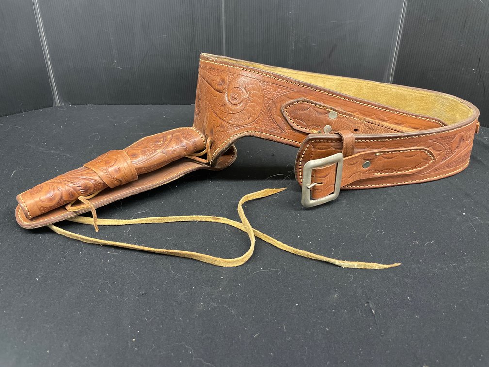Reyes C42 CAL 22 Tooled Leather Western Gun Belt and Holster
