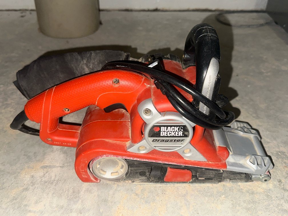 Black & Decker Dragster DS321 3 x 21 in Belt Sander