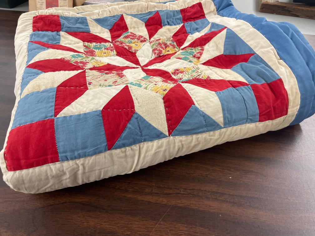 Hand-Quilted Star Pattern Patchwork Quilt