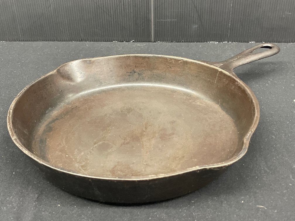 Griswold Victor No. 7 Cast Iron Skillet