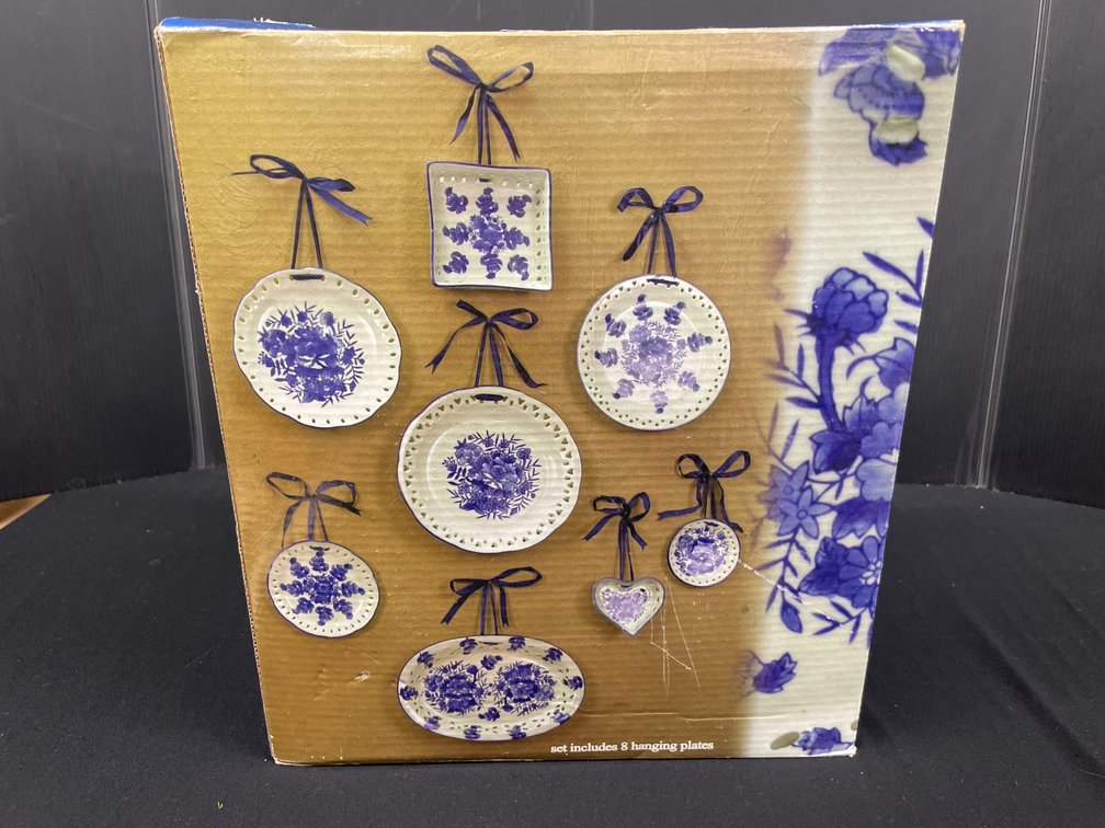 Cedar Creek COLLECTION Set of 8 Hanging Plates