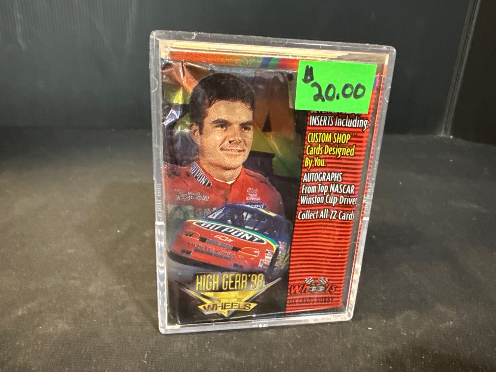 Wheels High Gear '98 NASCAR Trading Cards in Plastic Case
