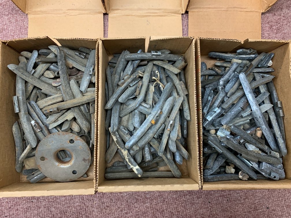 Lead Wheel Balancing Weights and Circular Metal Flange