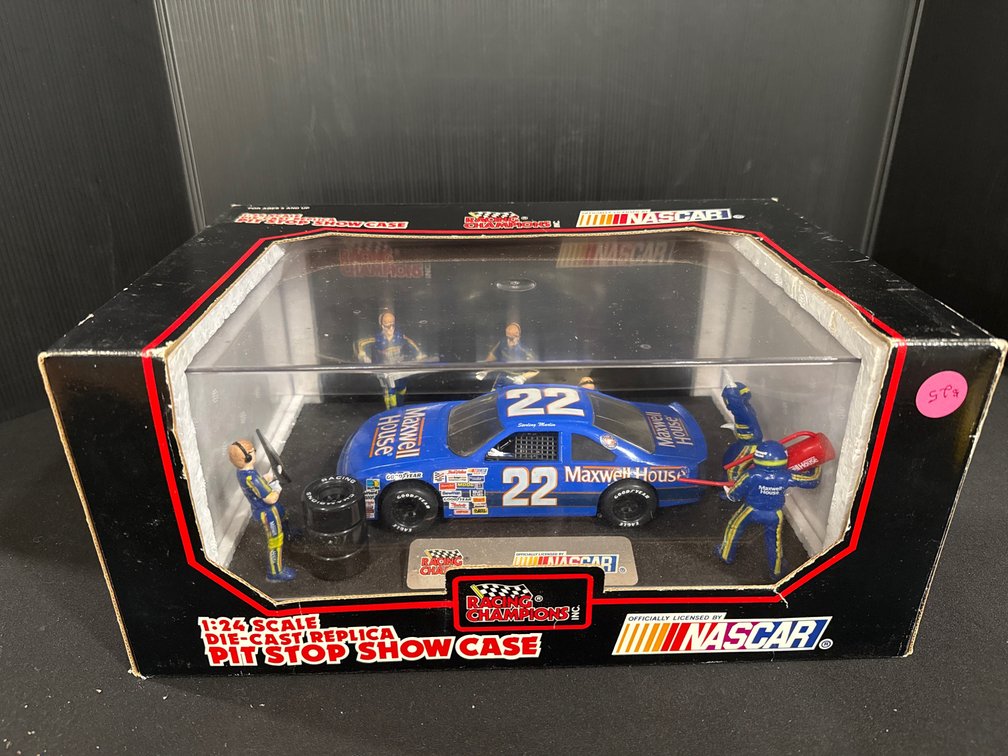 Racing Champions 1:24 Sterling Marlin Pit Stop Show Case