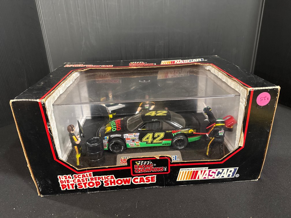 Racing Champions 1:24 Scale Kyle Petty #42 Pit Stop Show Case