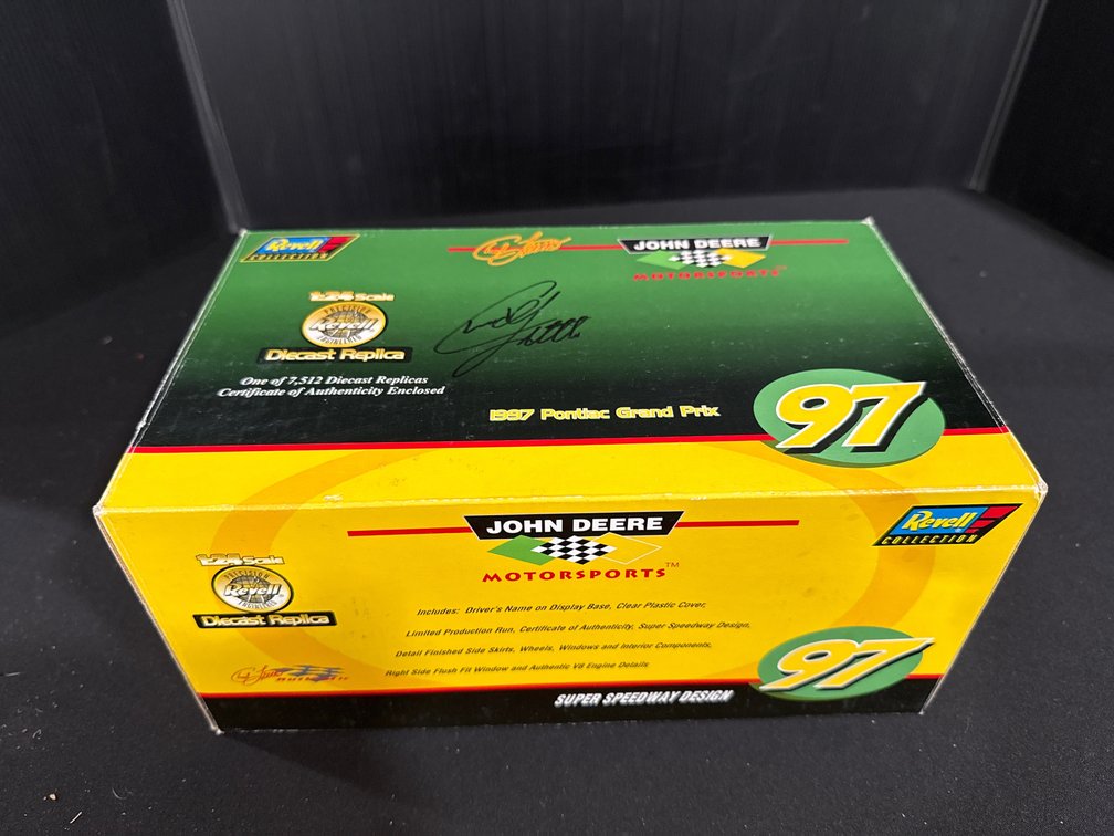 Revell 1:24 1997 Pontiac Grand Prix #97 John Deere Diecast