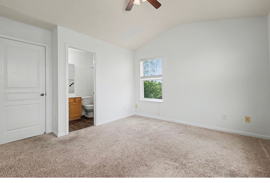 Townhome End-Unit in Charlotte, NC