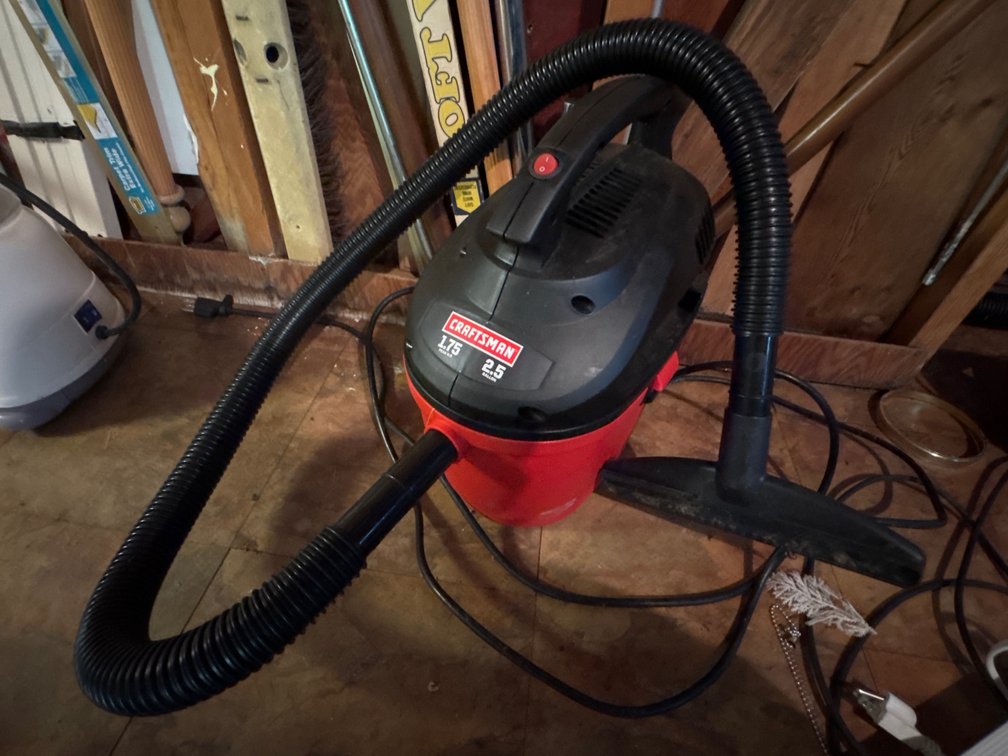 Craftsman 1.75 Peak HP 2.5 Gallon Wet/Dry Vacuum