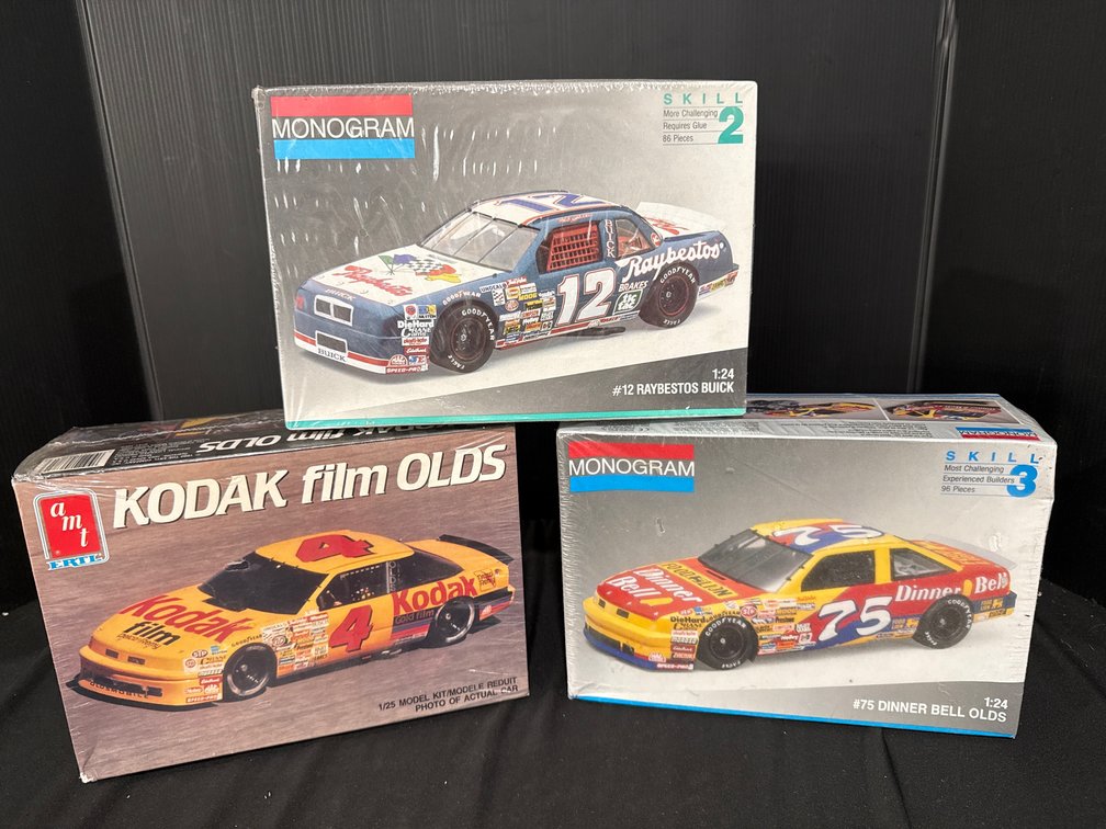 NASCAR Stock Car Model Kits, 1:24 and 1/25 Scale