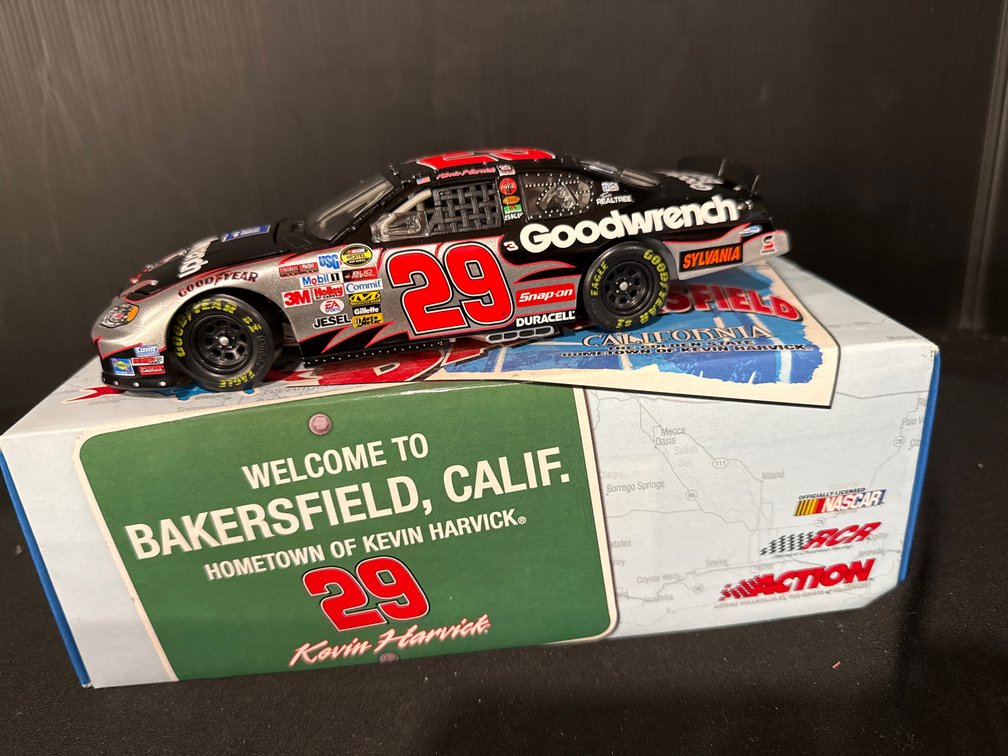 Action Kevin Harvick #29 GM Goodwrench 1:24 Die-Cast Car
