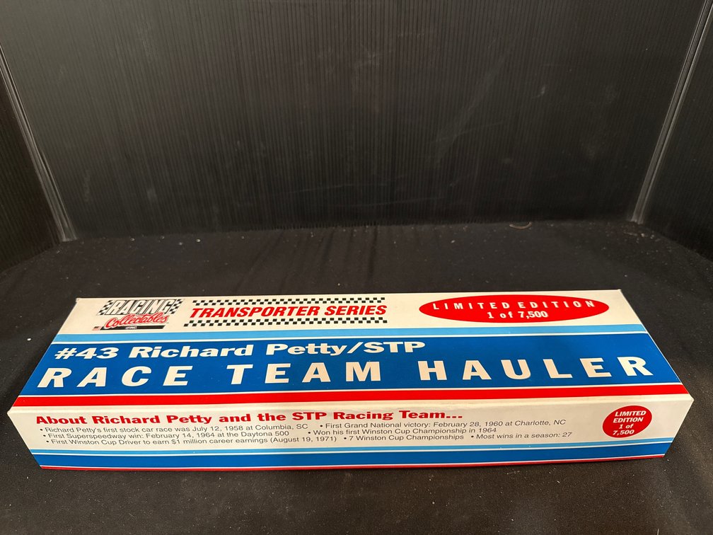 Racing Collectables #43 Richard Petty STP Race Team Hauler