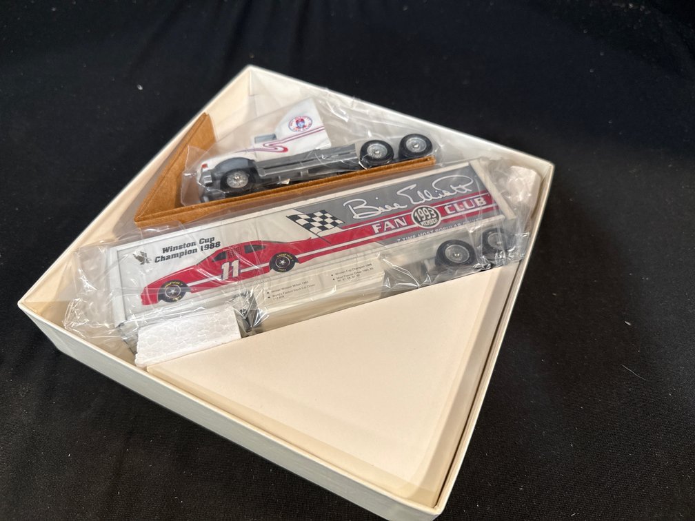 Winross Bill Elliott 1993 Fan Club Semi-Truck and Trailer