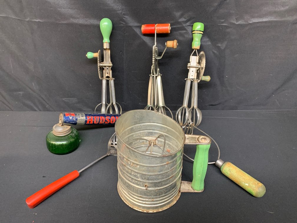 Bromwell's Tin Measuring Sifter with Green Wood Handle
