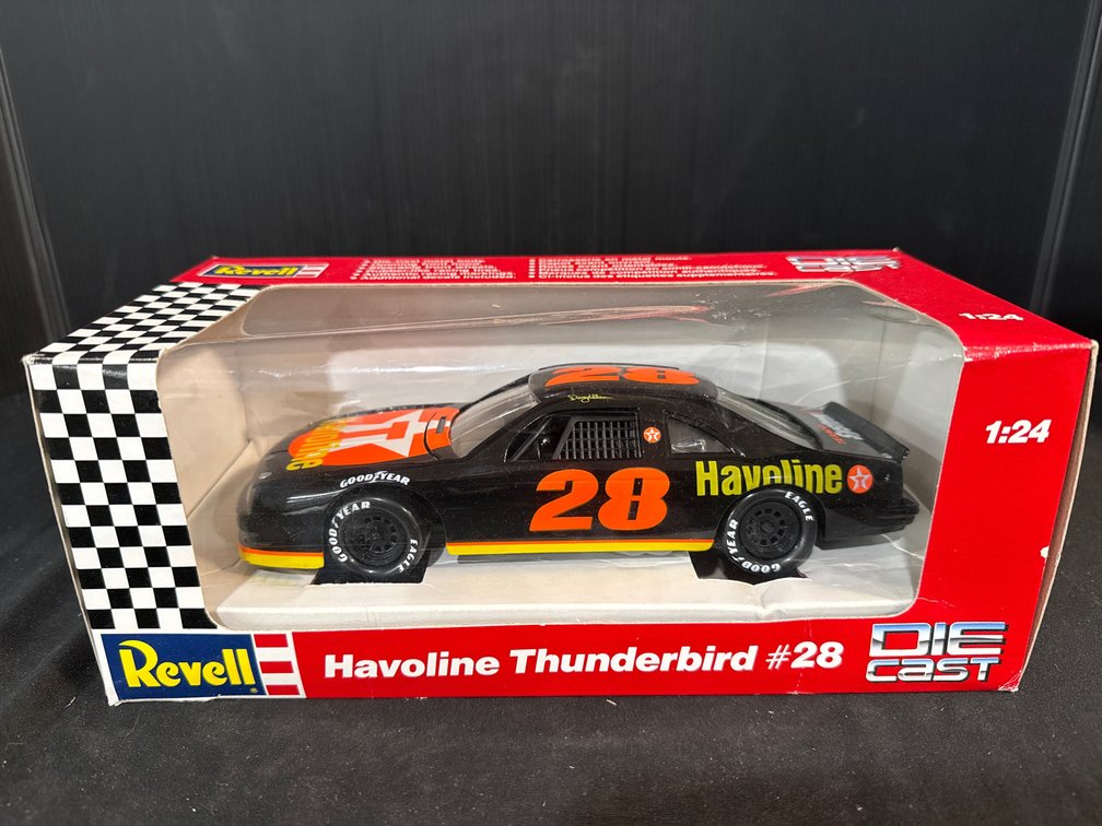 Revell Havoline Ford Thunderbird #28 1:24 Die-Cast Car