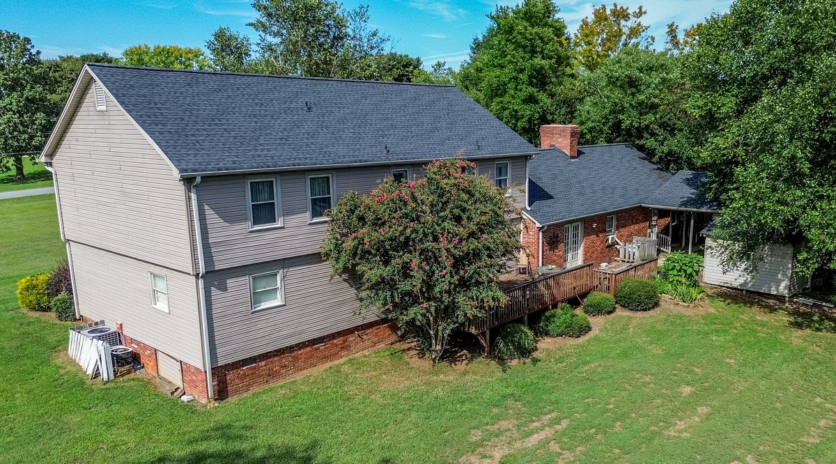 Large 5 Bedroom Home in Rural Setting