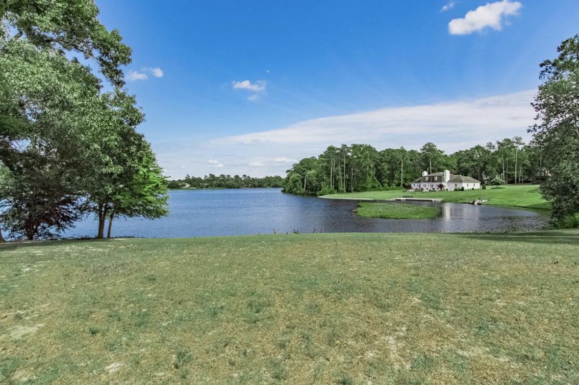 Luxury Lakefront Home!