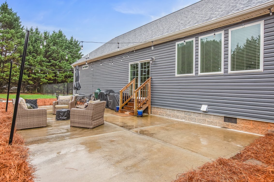 Davie County Home-Modern Living with Countryside Charm!