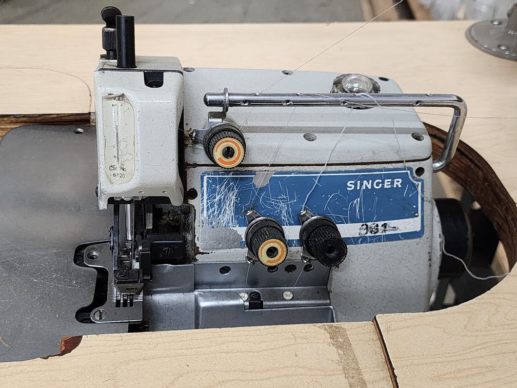 Singer Thread Overlock Machine