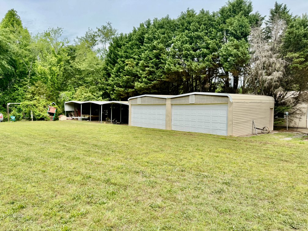 3 Homes + 5 Shops = 1 Special Auction with Endless Possibilities!
