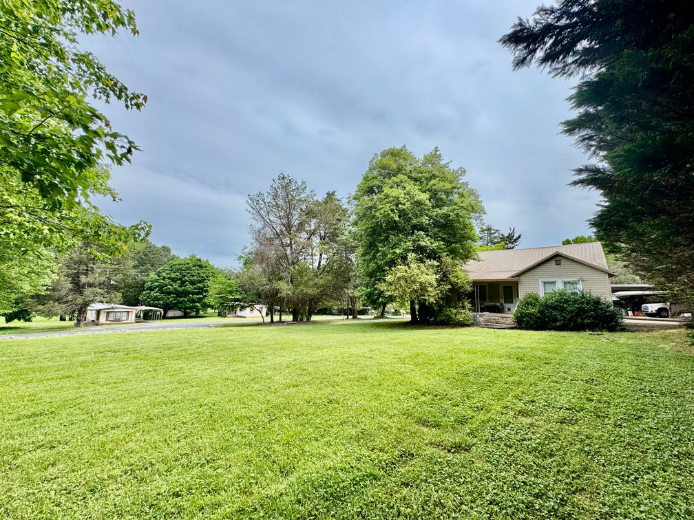 3 Homes + 5 Shops = 1 Special Auction with Endless Possibilities!