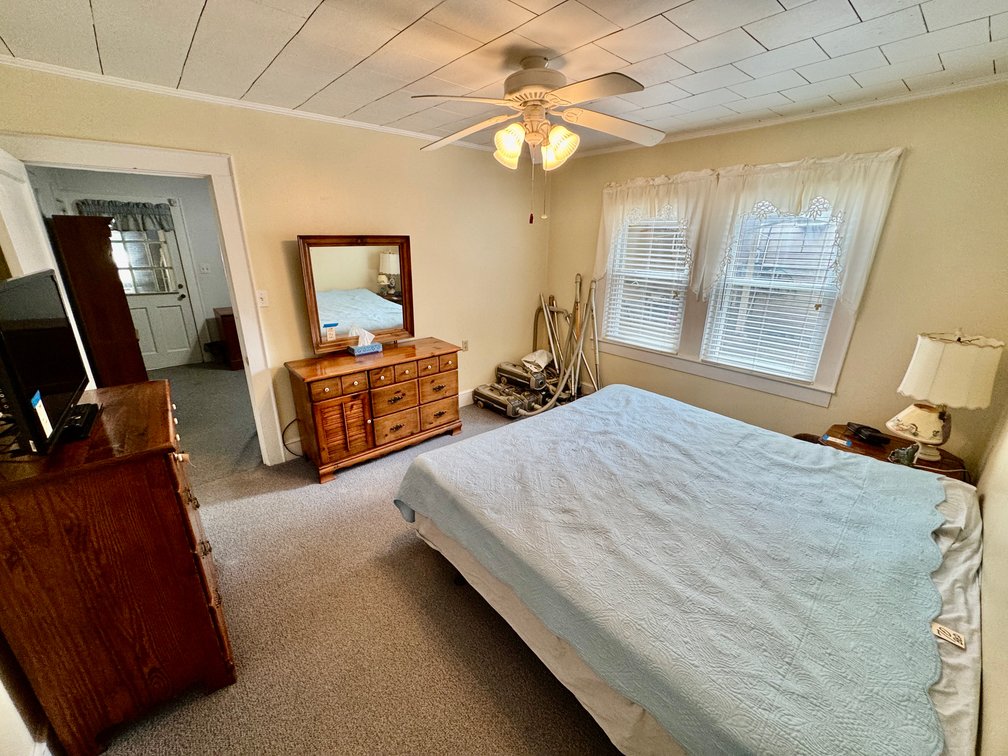 3 Homes + 5 Shops = 1 Special Auction with Endless Possibilities!