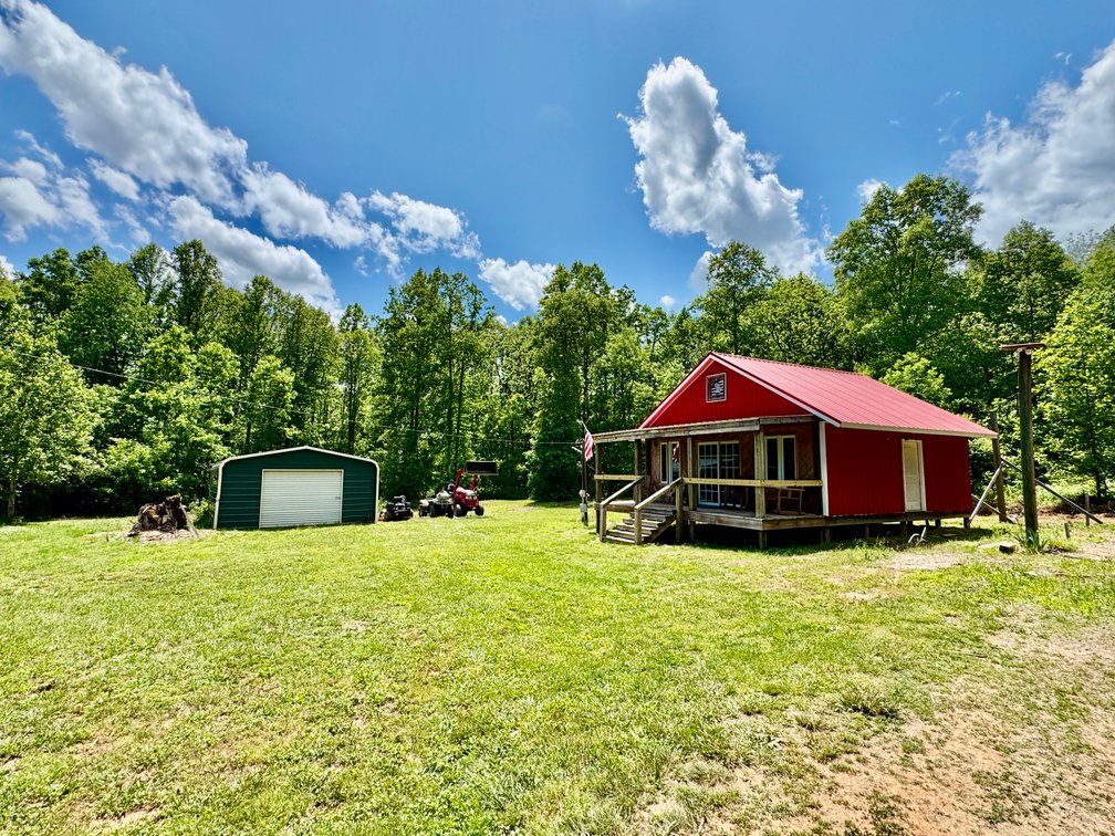 Charming Brushy Mountain Cabin on 3.929 Acres in Union Grove, NC