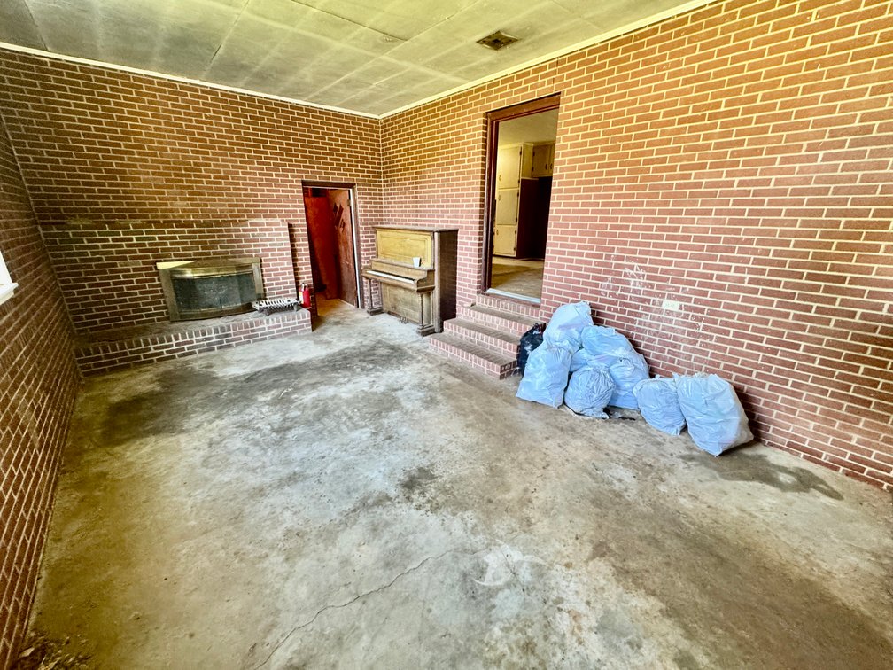 JUDICIAL AUCTION - Yadkinville, NC Brick Ranch