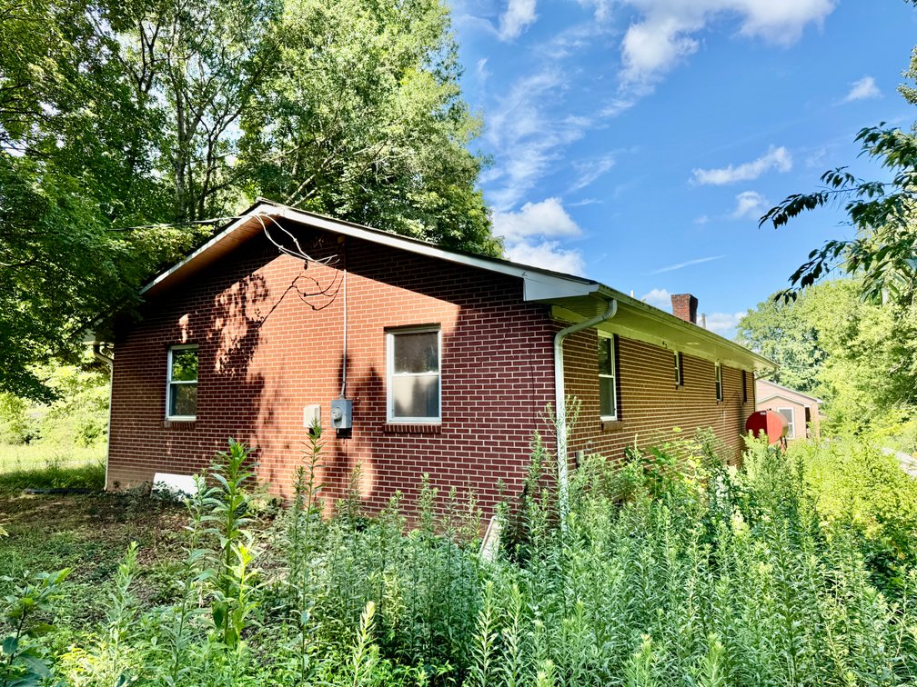 JUDICIAL AUCTION - Yadkinville, NC Brick Ranch