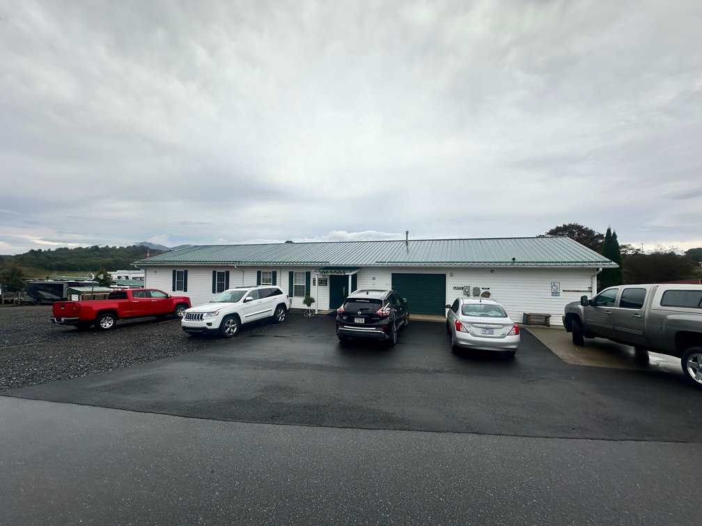 Mountain Getaway - West Jefferson: Passport Elite Camper + Golf Cart